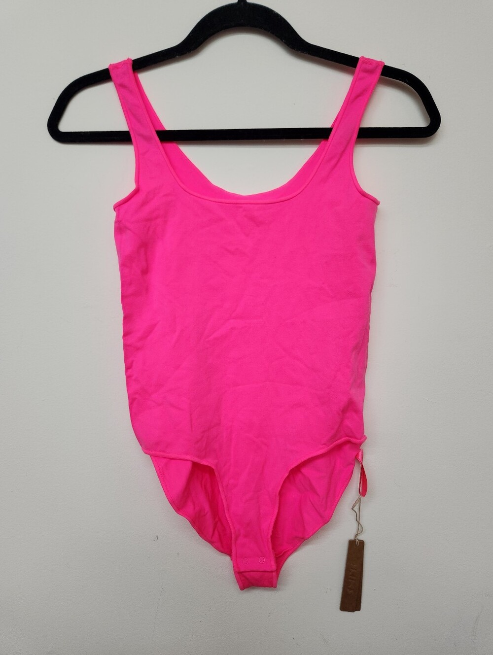 SKIMS Essential Bundle: Pink Bodysuit & Cream Shapewear Shorts S/M - Picture 2 of 14